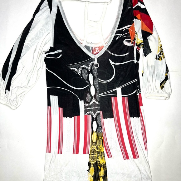 Save the Queen Ladies top. Medium Elbow length sleeves. Metal medallion accent. - Picture 12 of 13